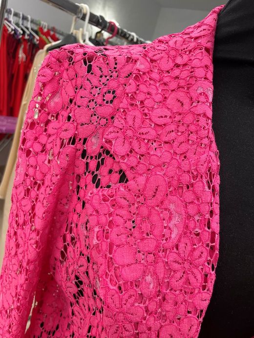Americana de encaje modelo Encaje Fucsia