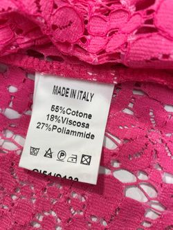 Americana de encaje modelo Encaje Fucsia