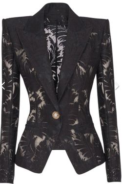 Americana modelo Blazer encaje negro