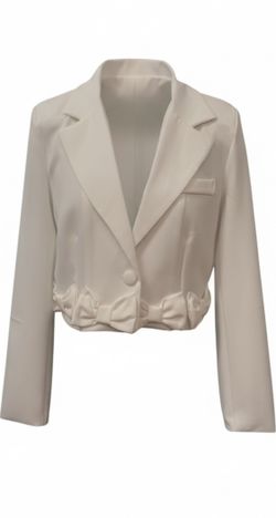 American model White Bow