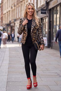 Americana modelo Leo Chic