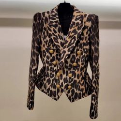 Americana modelo Leo Chic