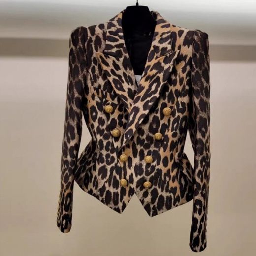 Americana modelo Leo Chic