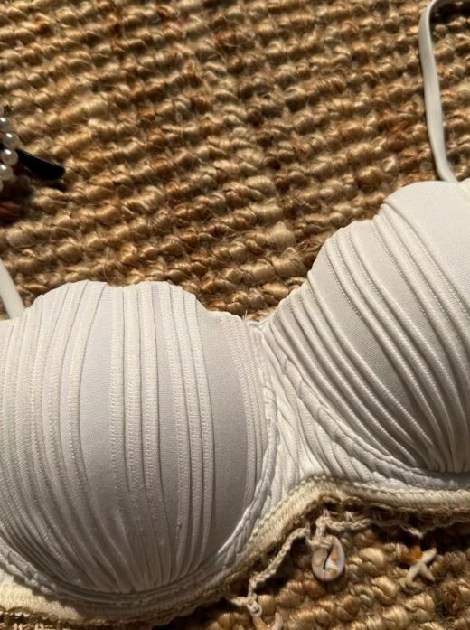 Bikini model Caracolas