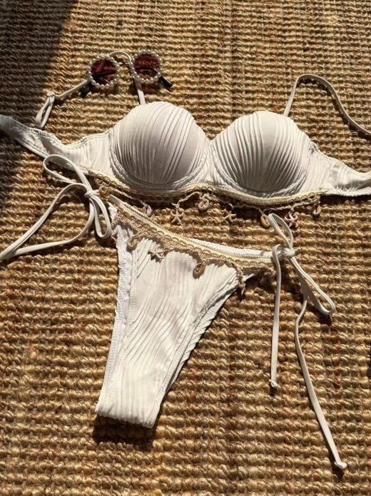 Bikini model Caracolas