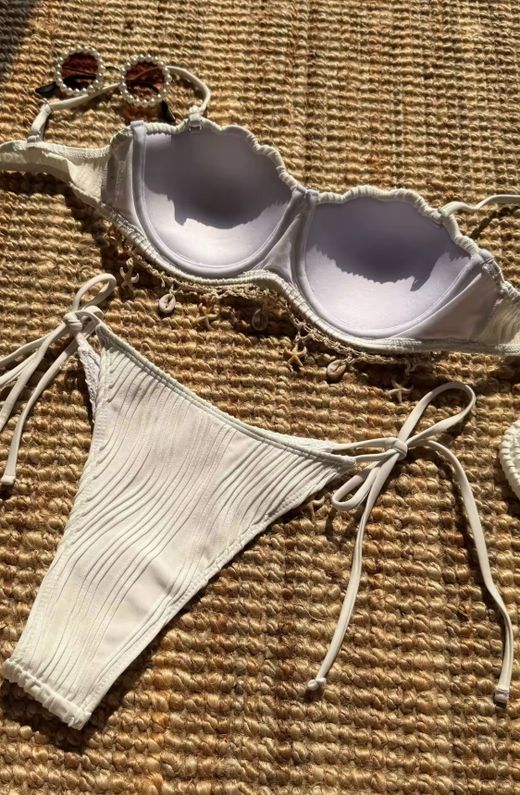 Bikini model Caracolas