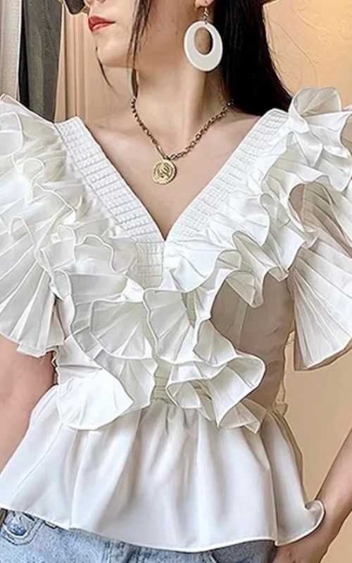 Blusa de volantes modelo Jimena Blanca