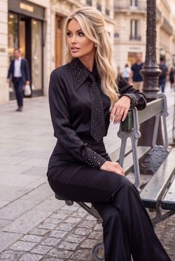 Blusa satinada modelo Charlotte negra