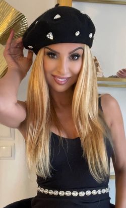 Black wool beret with rhinestones, Lágrimas model