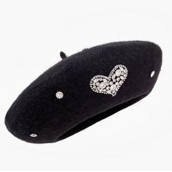 Boina de lana negra modelo Corazón