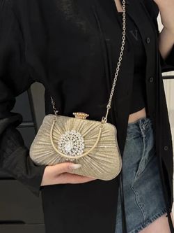 Bolso de fiesta modelo Lady Di dorado