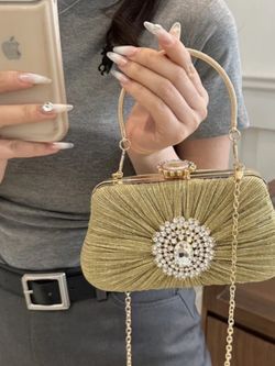 Bolso de fiesta modelo Lady Di dorado