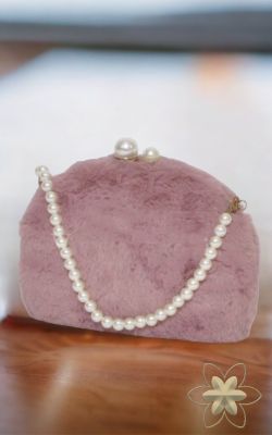 Bolso rígido peludo modelo Perlas rosa
