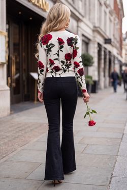 Cárdigan modelo Rosas
