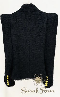 Chaqueta negra con hombreras en punta modelo Belén