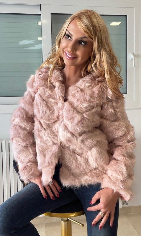 Chaqueta peluda en color rosa modelo Marquesa