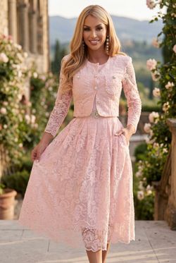 Conjunto de falda y chaqueta de encaje modelo Corina