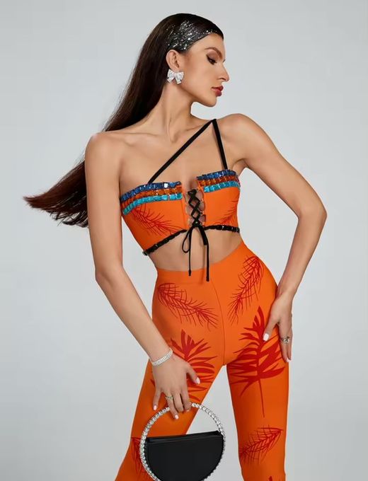 Aurelina model blouse