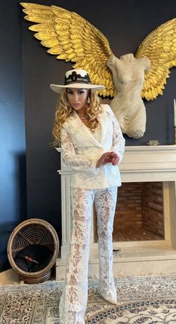 Denise White Model Set