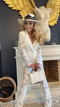 Denise White Model Set