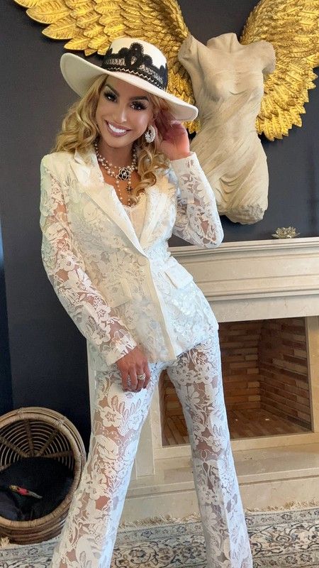 Denise White Model Set