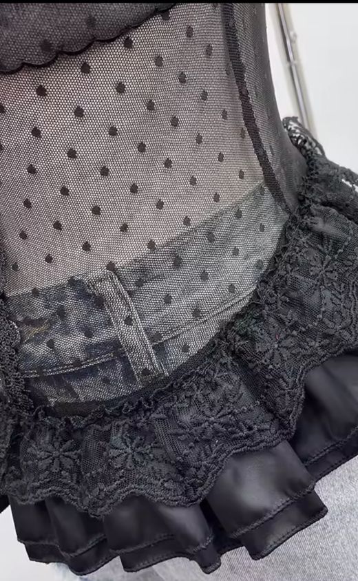 Black Evageline model bustier