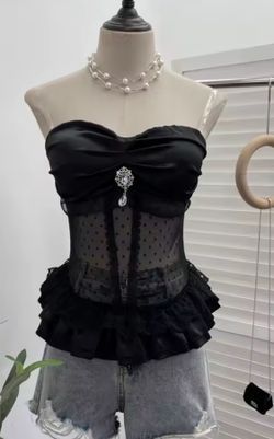 Black Evageline model bustier