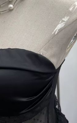 Black Evageline model bustier