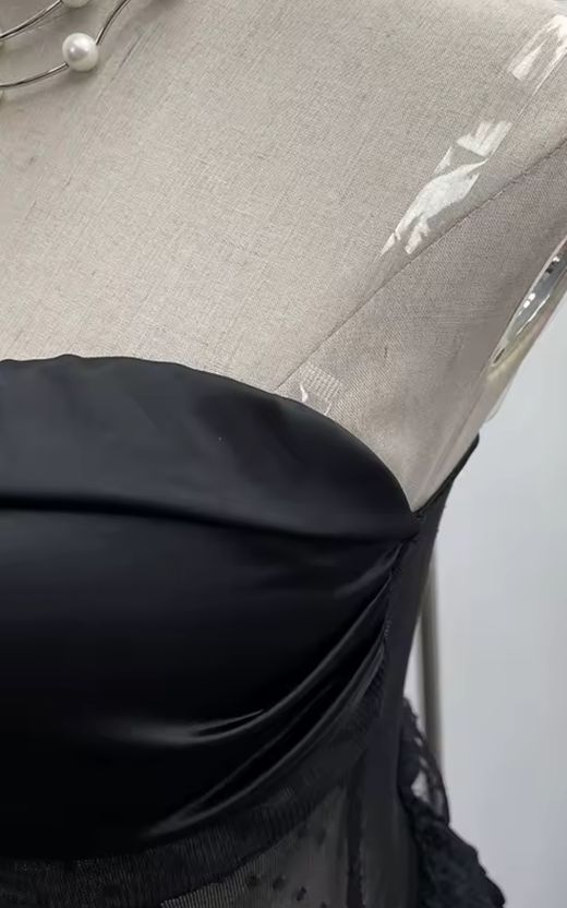 Black Evageline model bustier