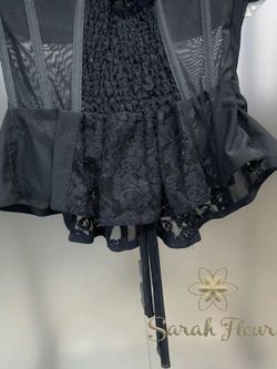 Hellen model bustier