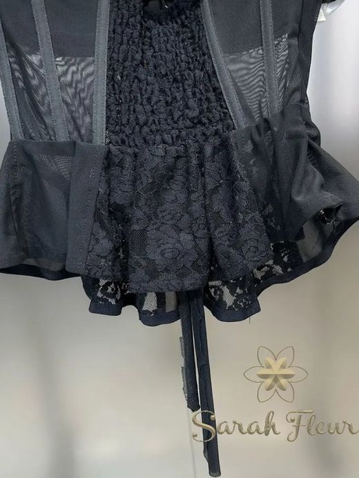 Hellen model bustier