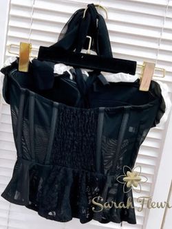 Hellen model bustier