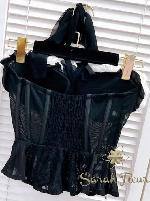 Hellen model bustier