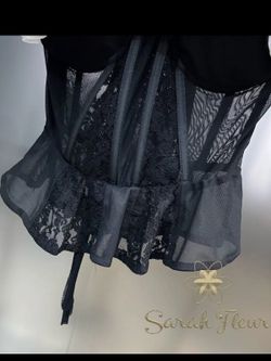 Hellen model bustier