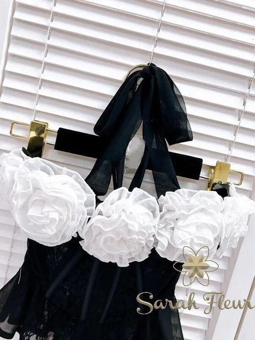 Hellen model bustier