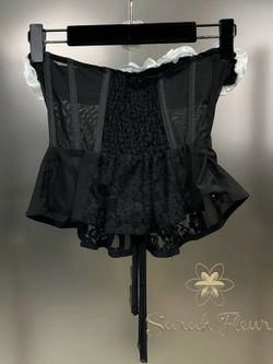 Hellen model bustier