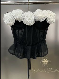 Hellen model bustier