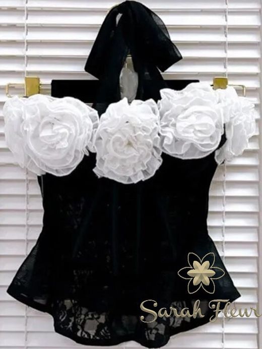 Hellen model bustier