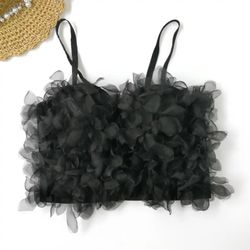 Corsage de pétales noirs