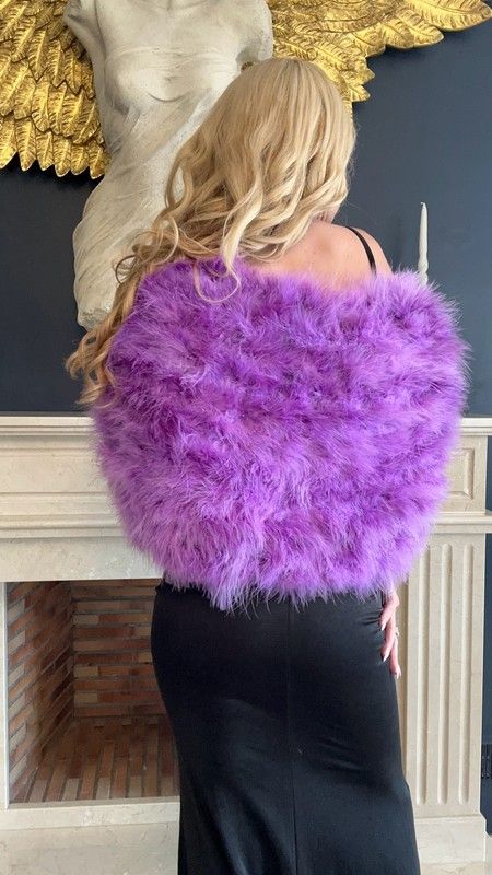 Swan feather stole Violet Model