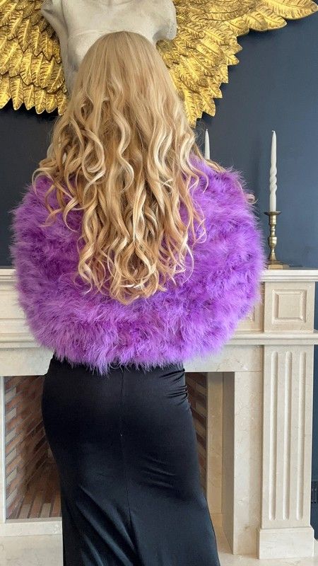 Swan feather stole Violet Model