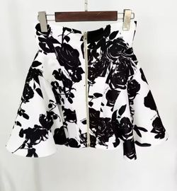 Falda modelo Glória