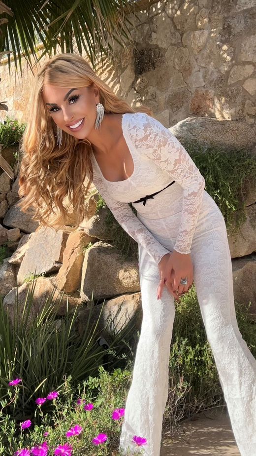 Mono modelo Briguitte