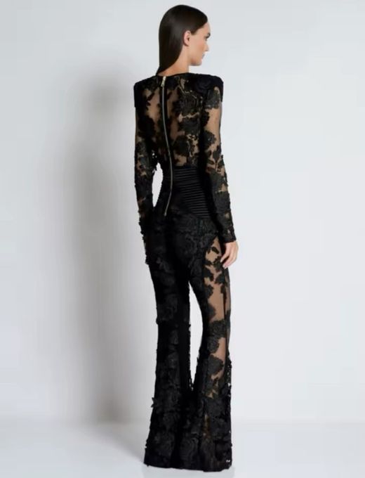 Combinaison modèle élégante