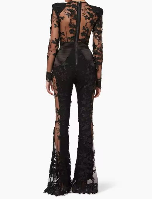 Combinaison modèle élégante