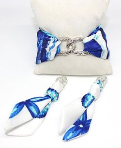 Seahorse model earrings and bracelet set