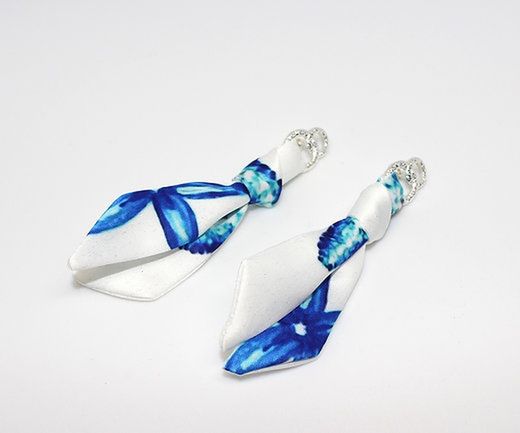 Seahorse model earrings and bracelet set