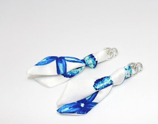 Seahorse model earrings and bracelet set