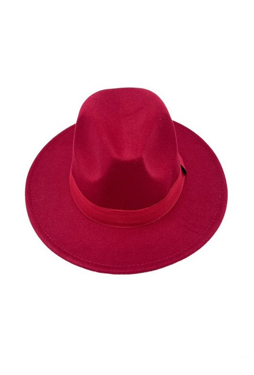 Burgundy red hat Gastby model