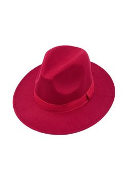 Burgundy red hat Gastby model